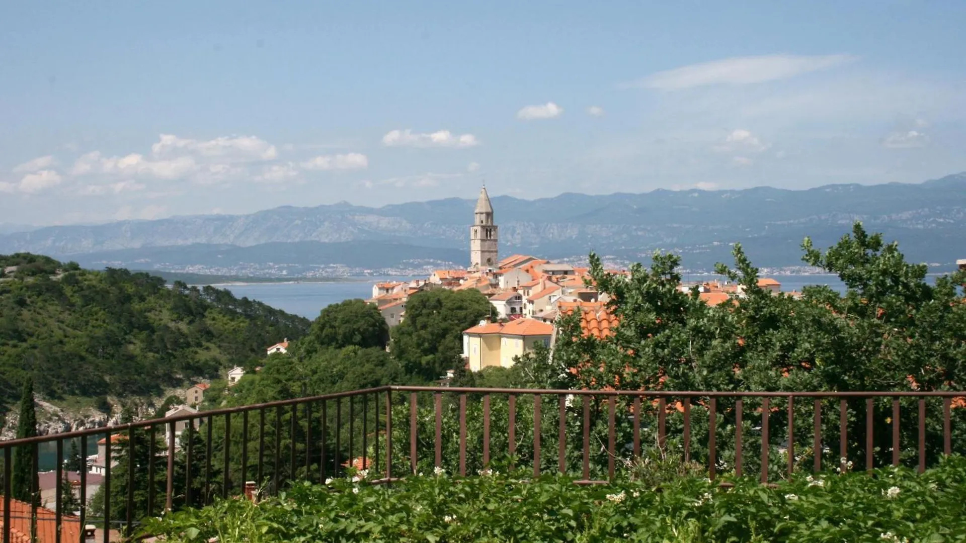 Apartments With A Parking Space Vrbnik, Krk - 5392 Croatia